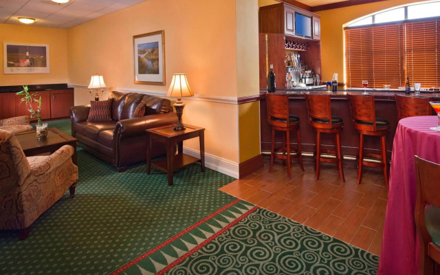 Courtyard by Marriott Long Island MacArthur Airport