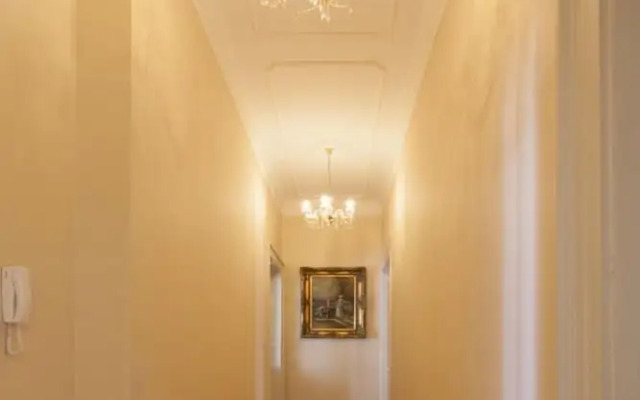 Filip Palace Luxurious Apartment