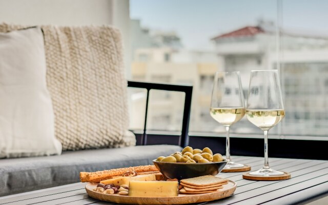 Sanders Premier - Nice 2 bdr apt With Balcony