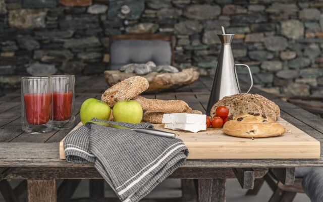 Luxury Villa With Pool And Sea View..!