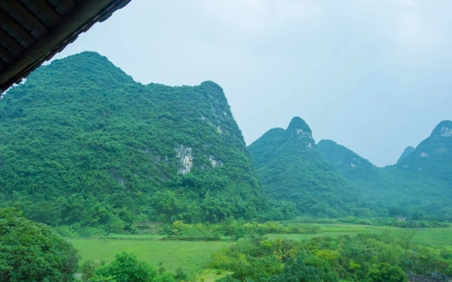 Yangshuo Scenic Mountain Retreat