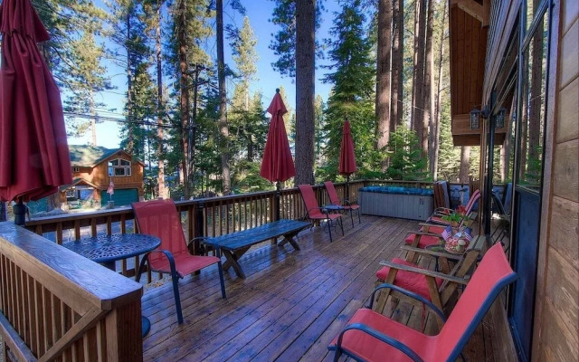 Smokey Joes 5 Bedroom Cabin by RedAwning