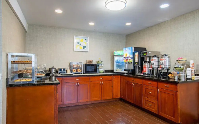 Quality Inn & Suites Pacific Seattle