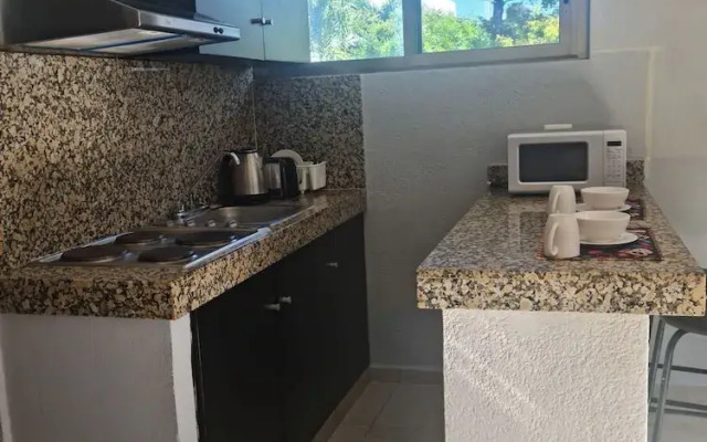 TJ Apartments, Calle 6, PDC