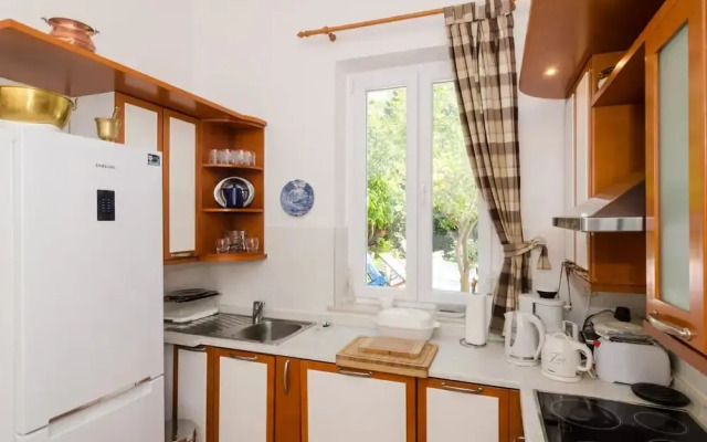 Holiday Home Gemma - Four Bedroom Holiday Home With Terrace and Swimming Pool