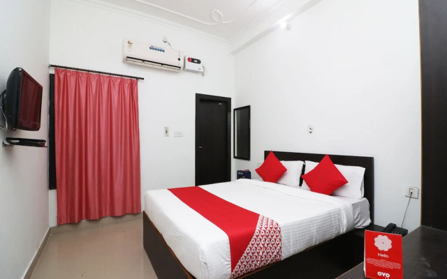 OYO 24199 Hotel Ojus Tower