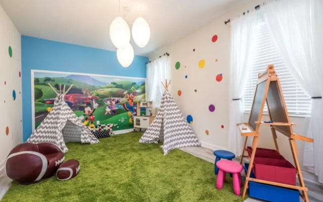 6 Bedroom 5 Bathroom Vacation Home