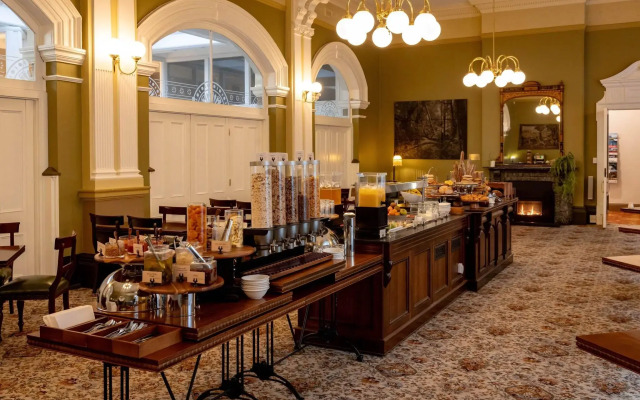 Hadley's Orient Hotel
