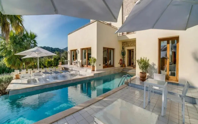 Spacious Villa With Infinity Pool