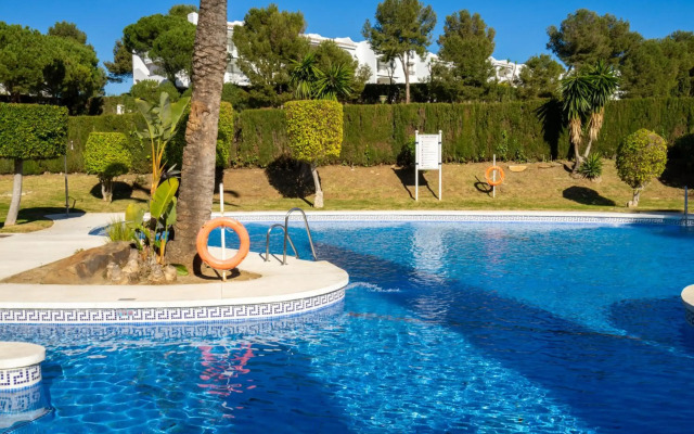 2BR Garden Apartment Albamar