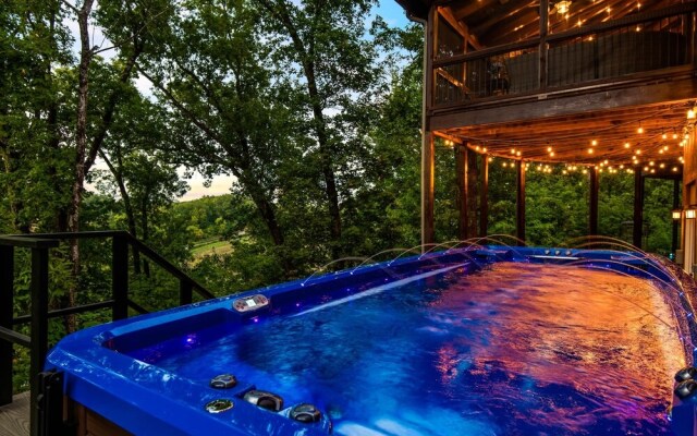 Grand Mountain Getaway 8 Bedroom Home by Redawning