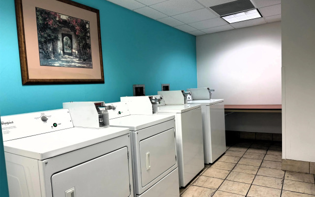 Howard Johnson by Wyndham Evansville East