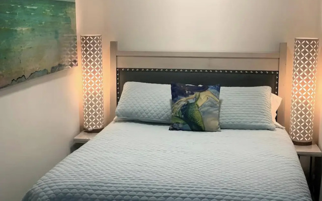 GIPH Mermaids Tale Sleeps 2 w Queen