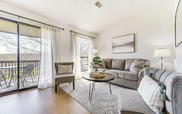 5 Mi to Strip! Pointe Royale Condo w/ Indoor Pool