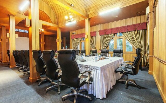 Aye Thar Yar Golf Resort