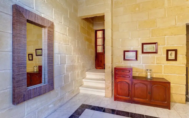 Traditional Maltese Townhouse, Roof Terrace and Views