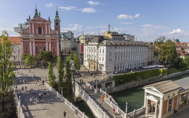 Filip Palace Luxurious Apartment