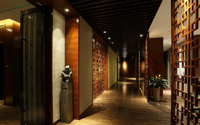 HUALUXE Hotels & Resorts Yangjiang City Center
