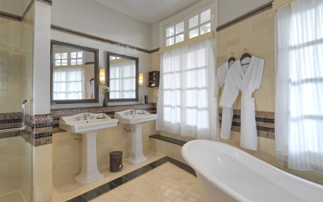 Azerai La Residence Hue