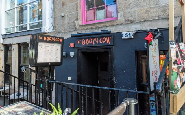 Peaceful City Retreat in Edinburgh's Heart