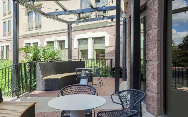 DoubleTree by Hilton Austin - University Area