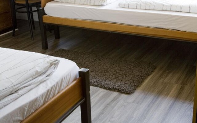 Hotel Alt Stocks