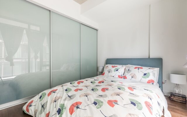 Stylish and Bright 1BR Condo King West