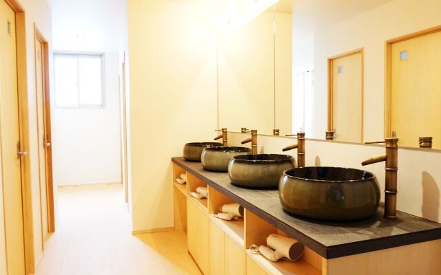 Poly Hostel 2 Namba