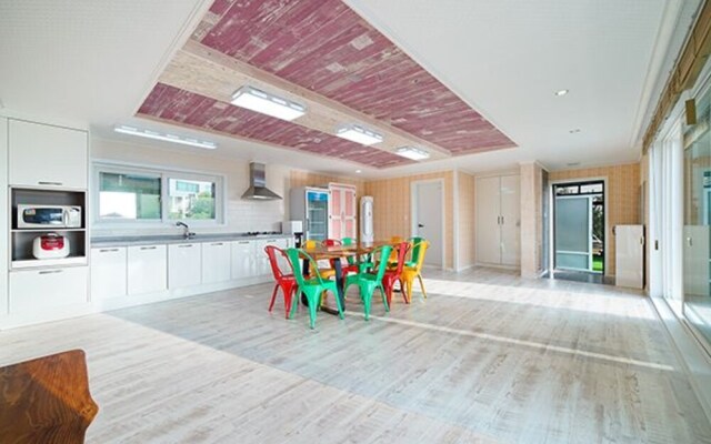 Nonsan Lake and Sunset Pension