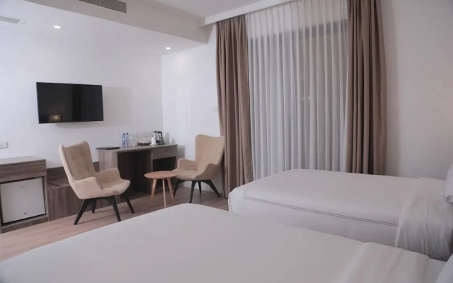 Elmo's Hotel