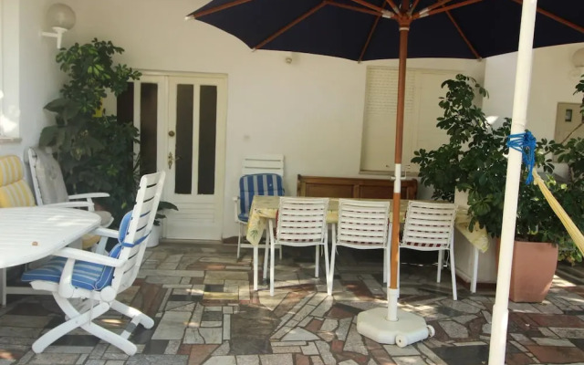 Simplistic Apartment in Starigrad near Sea