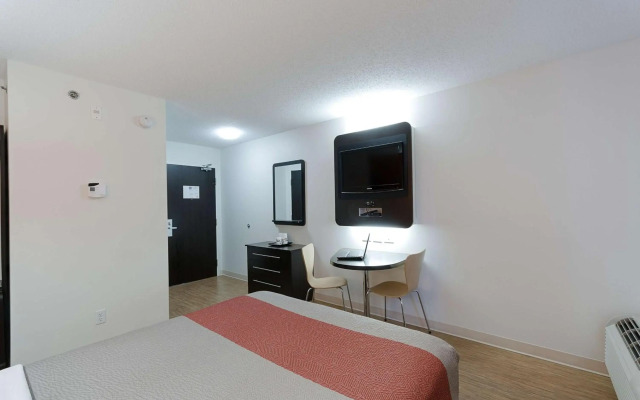 Motel 6 Brandon, MB