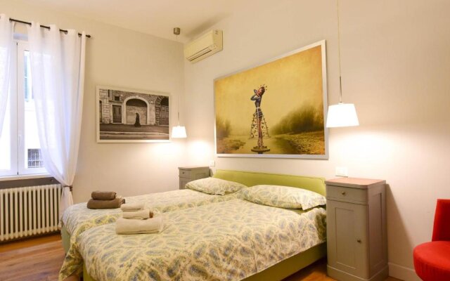 Fotofever Apt, two bedrooms with air conditioned in elegant shopping area, close to Vatican City