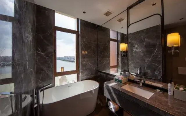 Huhua Grand Hotel