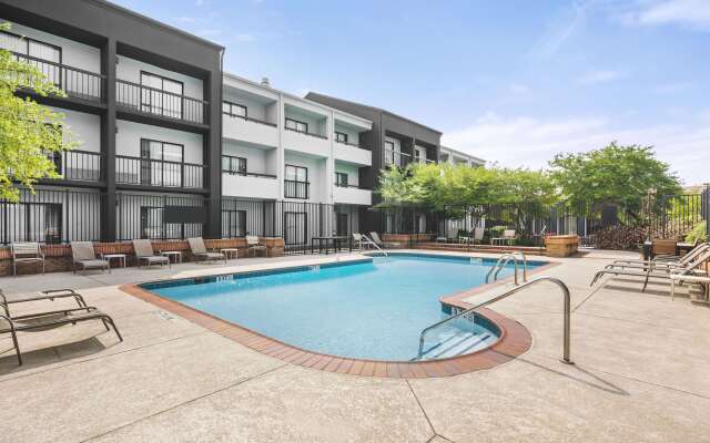 Super 8 by Wyndham Dallas Love Field Airport