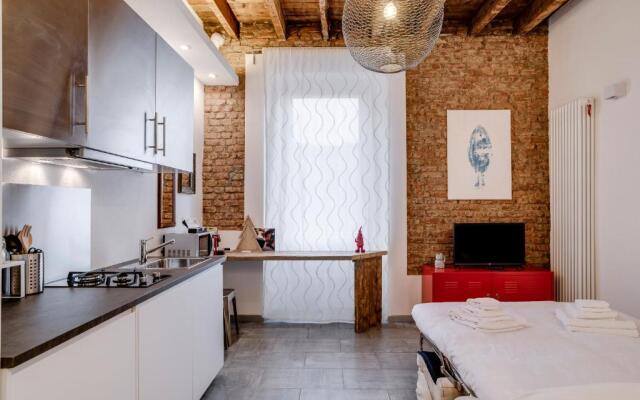 ? Cozy flat in front of Stazione Centrale ?