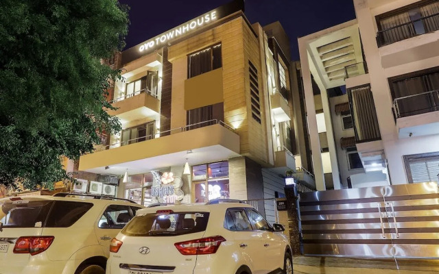OYO Townhouse 281 Harsh Vihar Near M2K Cinemas Rohini
