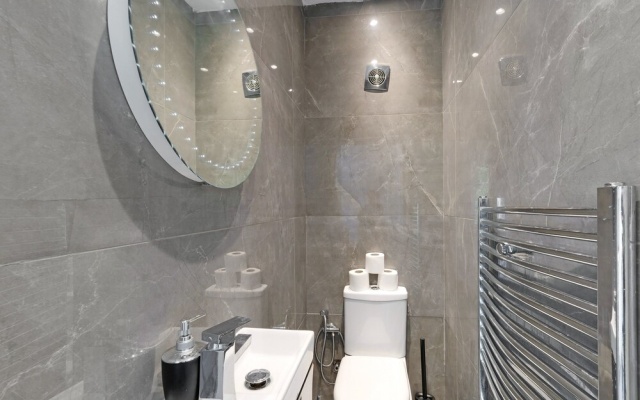 Elegant 5 Bedroom, 2 Bathroom Home at Marlow Hill