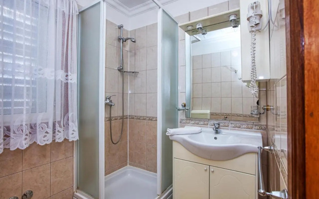 Apartments by the sea Brodarica, Sibenik - 4194