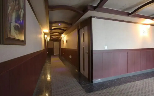 Motel Nine