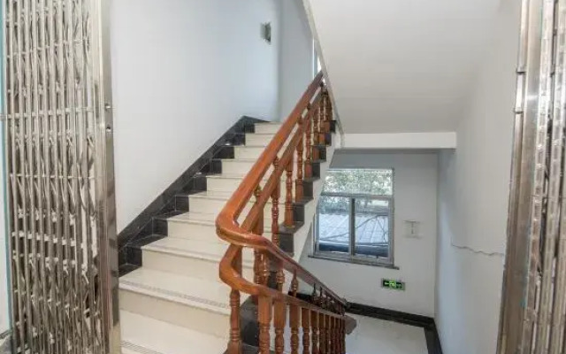 Sunshine Holiday Hotel