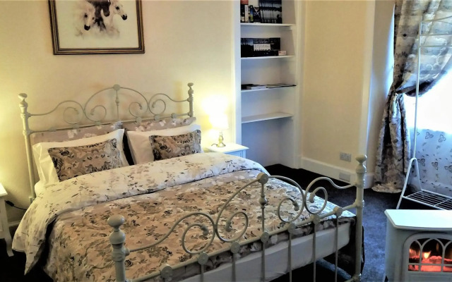 Cozy Central Apartment