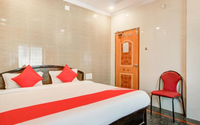 OYO Flagship 75668 Hotel Tejasri Residency