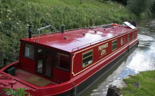 The Cru Houseboats