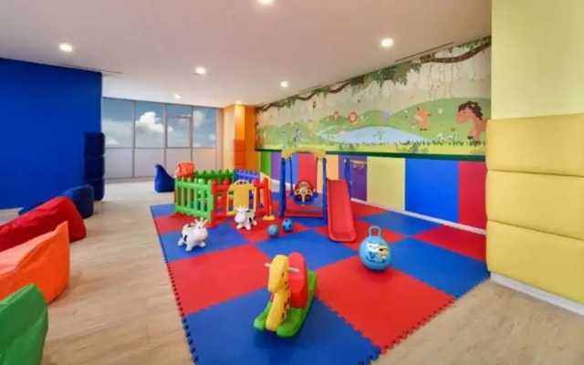 Three-bedrooms, Oakwood Apartments Pik Jakarta