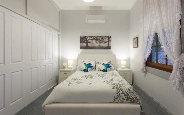 Rawson's Retreat - Five Bedroom Home - Walk CBD - Includes Breakfast