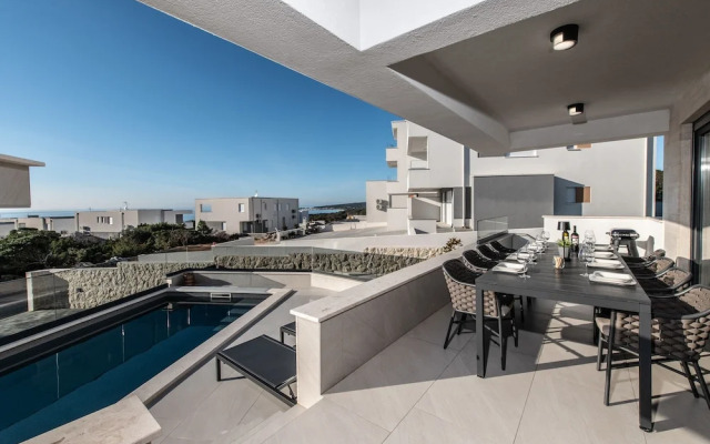 Luxury Villas Travera