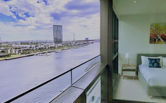 Brilliant Victoria Harbour Waterfront Apartment