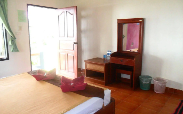 Lanta Palm Beach Resort