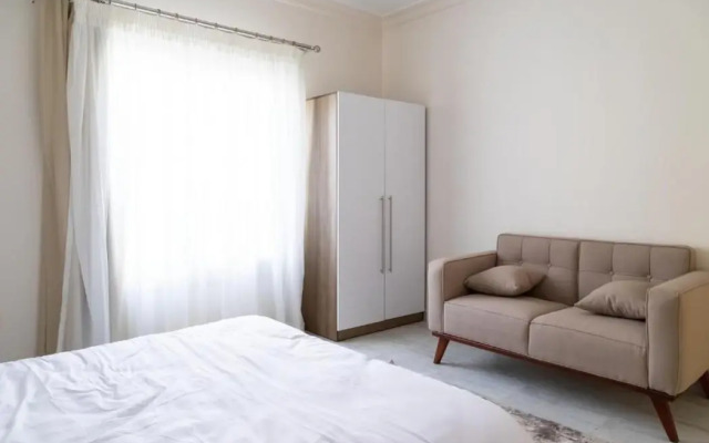 Settle Inn South 90 Apartments